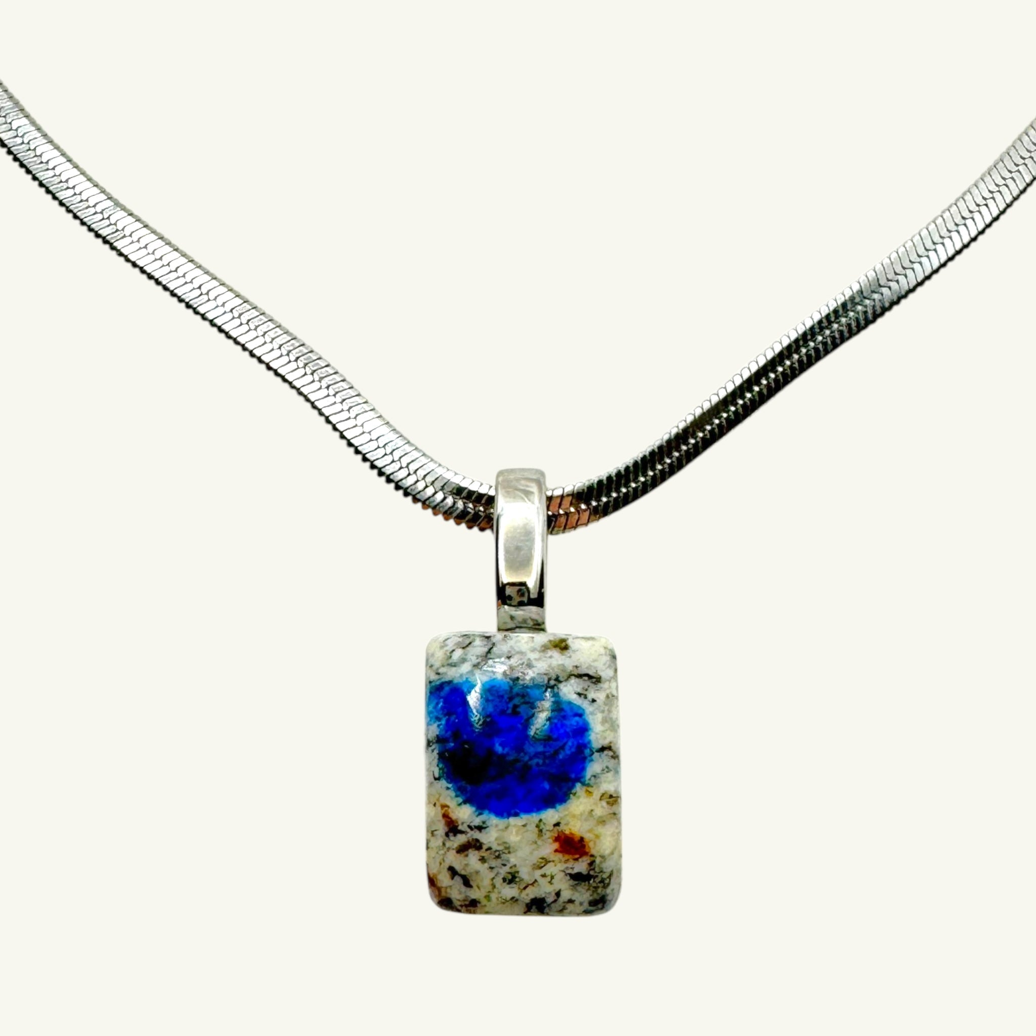 Collana granito K2 con azzurrite 15x11 mm Sharifa Crystals